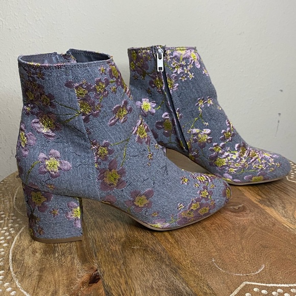 Zigi Soho Nydia Floral Embroidered Ankle Booties barbiecore - Picture 2 of 10